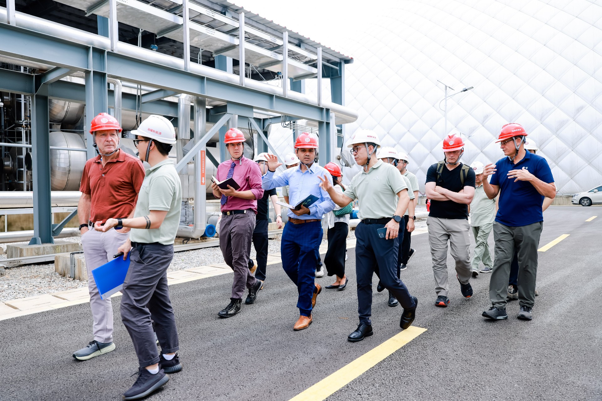 01-Zeo Energy & Mr. Bush visiting Broadwell's air dome gas storage Wuhu Conch Project