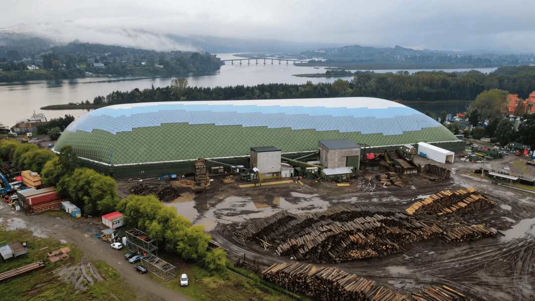 Side-view-of-the-Port-Corral-air-dome-woodchip-storage-facility-by-Broadwell-Air-Dome
